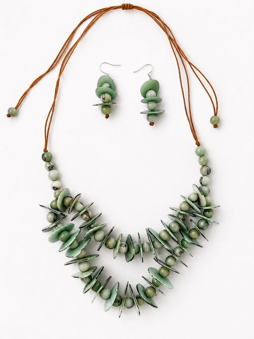 Conjunto Collar Cascada y Pendientes de Tagua y Asaí